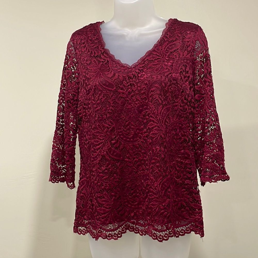 NWOT Roz & Ali lace overlay wine colored blouse. Size S.  (4/6)